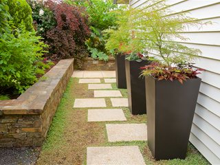 Square Pavers In Side Yard Of Modern Garden
Garden Design
Calimesa, CA